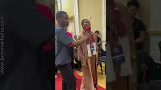 Она приехала из Катара, чтобы увидеть пророка Леви Махоху.