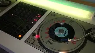 THE STRINGFIELD FAMILY   -    the stringfield hustle   45t   1975