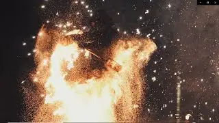 Spettacolo di Fuoco con effetto sparkle. Esplosione di scintille giochi di fuoco per i tuoi eventi.