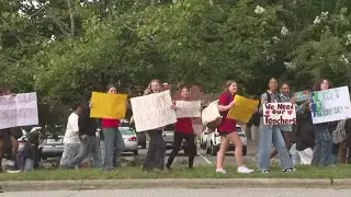 Southeast Middle students walk out in support of teachers