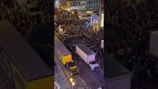 We love a good band battle &lsquo;round here 👏🥁 Welcome to Broadway, Hawkeye and Mizzou fans! 🏈