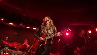Caitlyn Smith 'Damn You for Breaking My Heart'