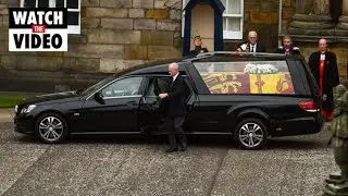 Queen's coffin arrives at Palace of Holyroodhouse