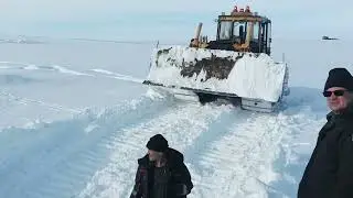 Долboёbы за работой, трио рукожопов ушатали будку😄