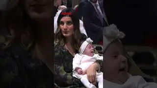 Папа Лев XIV крестит 20 детей в Сикстинской капелле #КороткиеФотографии