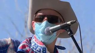 Calgary musician gives curbside concerts | Bright side