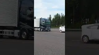 Volvo Truck brakes itself! See the Collision Warning with Emergency Brake Emergency System in action