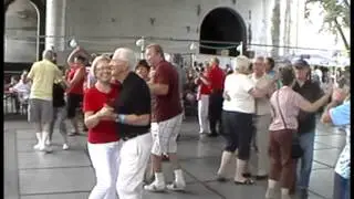 02 Norm Dombrowski's Happy Notes, Pretty Girls in Chicago Waltz