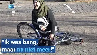 Ad leert vluchtelingen fietsen