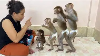 OMG!! Mom Finger Pointed To Teach 4 Siblings To Be Patient Waiting Mom To Dress Up For Them ,