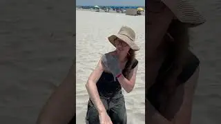 Love the beach? Hate the sand? 🏝️ Pack your dust mitt! 💡