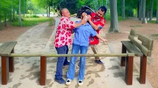人贩子当众迷晕拖走女保安，勇敢村妇出手阻拦，成功制服恶人 #funny #comedy #film