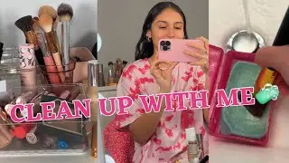 DECLUTTER & ORGANIZE WITH ME💕+ HOW TO WASH BRUSHES AND BEAUTY BLENDERS | Sandy Carina