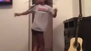 Girl Dancing To Skype Ringtone - Stan Twitter