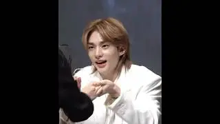 why hyunjin so cute with stay🥺🥺🥹❤️~ 251228 Fansign #hyunjin #현진