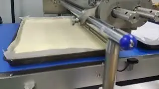 Automatic cake mousse filling machine#cakemachine #cake #machine