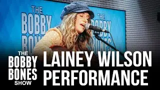 Lainey Wilson Performs 