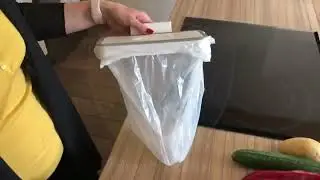 Závěsný odpadkový koš s víkem