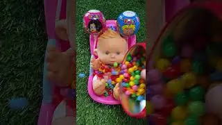Toybox with BathTubs Candy with M&M's & Magic Slime Cutting Video