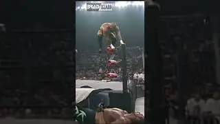 Перри Сатурн пробивает Каньона через стол WCW Monday Nitro