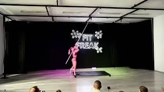 Pokaz Fly Pole - Klaudia Stawiarz - III Wewnętrzne zawody Fit Freak Studio.