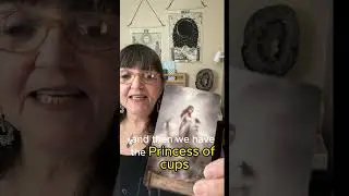 Ideas are plentiful, what to do now? 😯💕 #shorts #tarot #onlinetarotreadings #tarotreadings