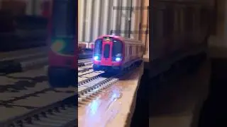 Bachmann branchline London Underground S-Stock train 00 gauge model railway