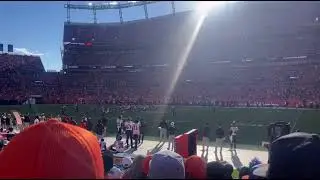 Broncos fans shouting the play clock to Nathaniel Hackett and Russell Wilson