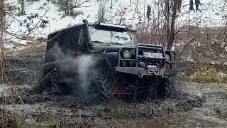 Большой черный УАЗ с мотором MERCEDES на ФБЛ-160