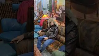 Примерка в охотничьем стиле: #диван из шкуры и меховая шапка