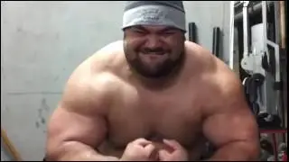 Sexy Musclechub Flexing In Front Of The Camera