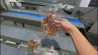 Automatic individual small snack pack flow over wrapping machine #continues packing #back-seal pack