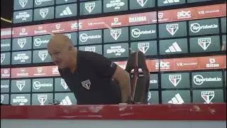 Confira a visita do Dr. Gregory no CT do SPFC. ⚫⚪🔴👨&zwj;⚕️