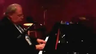 Robert Matthews - Smoke Gets In Your Eyes