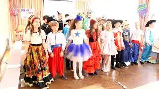 Школьный новогодний спектакль 