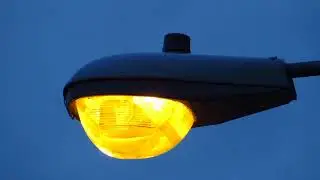 GE 50 watt HPS Street Light Dusk Startup