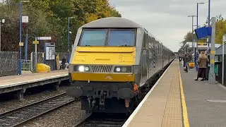 Trains at Haddenham & Thame Parkway 18/10/25