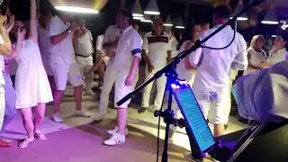 Aviva Hotel - White Night mit dem Partyduo Coverage