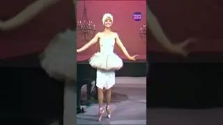 Wardrobe malfunction 🩰 #laughin #goldiehawn #funnyreels