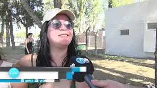 Familias disfrutan de la pileta del parque Don Tomás
