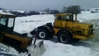 К-700 и ДТ-75 около старой ямы POWERFUL RUSSIAN TRACTOR