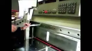 【社内専用資料】ポーラ断裁機刃交換