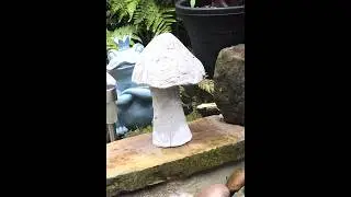 How to make a garden toadstool for pennies. #art #gardeningtips #creating#craftideas