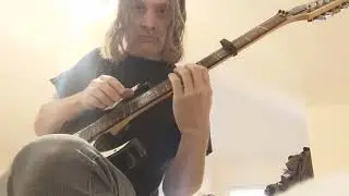 8 finger tapping on a 9 tone xenharmonic macrotonal guitar