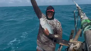 Pescaria artesanal em busca da sobrevivência , mês de janeiro vento muito duro !