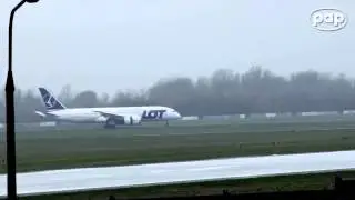 Boeing 787 Dreamliner Polskich Linii Lotniczych LOT wylądował na warszawskim Okęciu