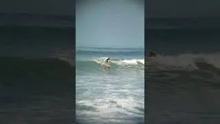 Little pro surfer go catches the wave 🌊🏄&zwj;♂️ #ojekwisatabali #surf #surfer #surfing