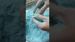 Blue 💙 color gym chalk crushing #foryou #relax #@chalkitasmr #odlysatisfying 