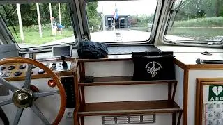 Met de Fluisterboot van Vlaardingen over de Vlaardingse Vaart naar het Westland.