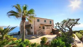 Casa en una impresionante posici&oacute;n en primera l&iacute;nea en Cala Llombards - Mallorca Inmobiliaria